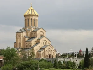 Georgian Lari Explained: Cash, Cards &amp; ATMs for Travelers