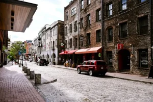 Vera &amp; Vake Guide: Tbilisi’s Upscale Areas for Dining, Shopping &amp; Green Spaces